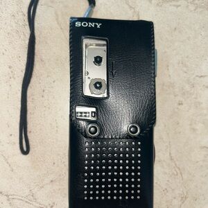 Sony M203 microcassette tape recorder. 2 speeds with leather case